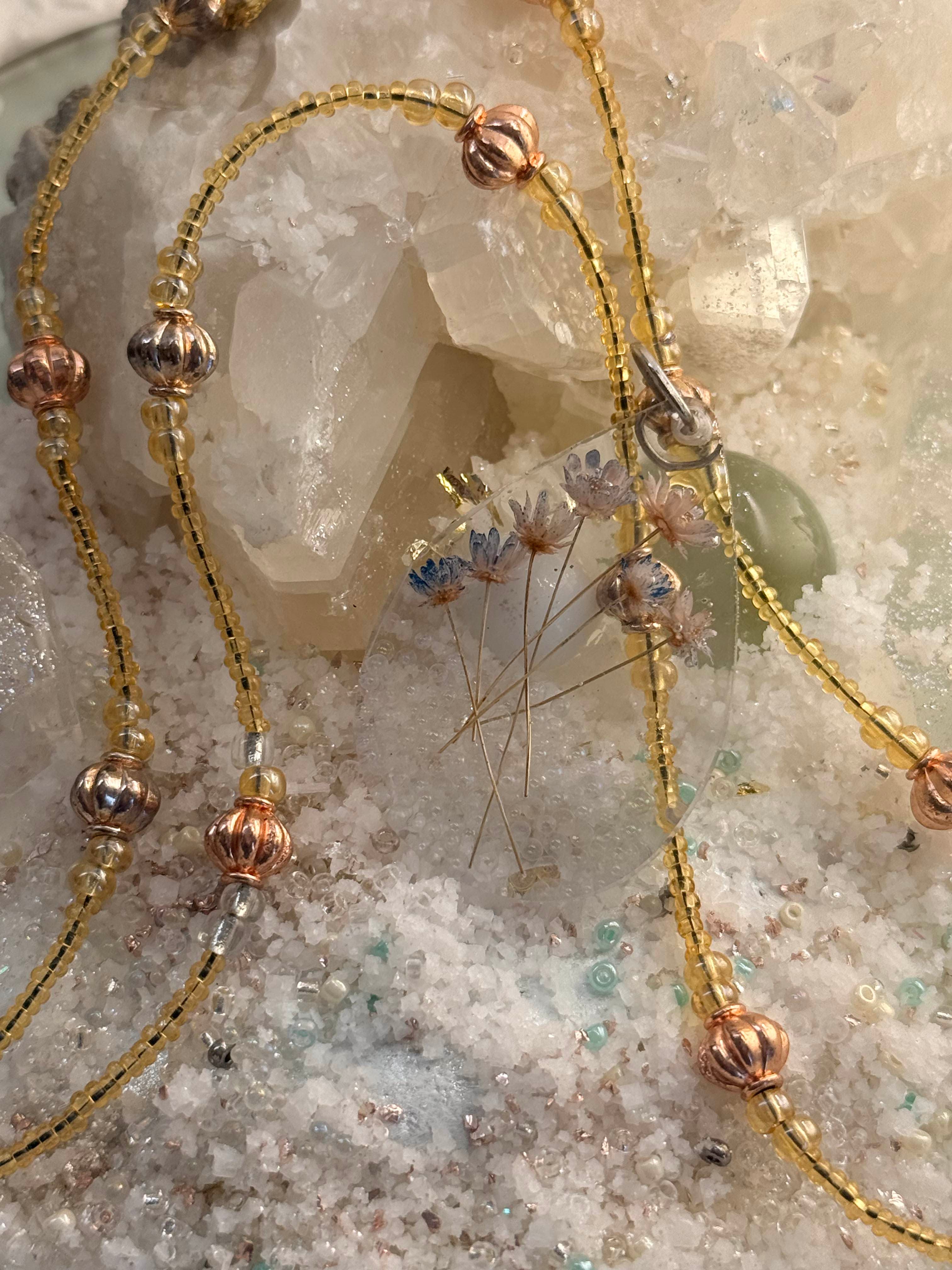 Hand-Crafted Dried Flower Resin Pendant Necklace – 20" Gold-Beaded Chain