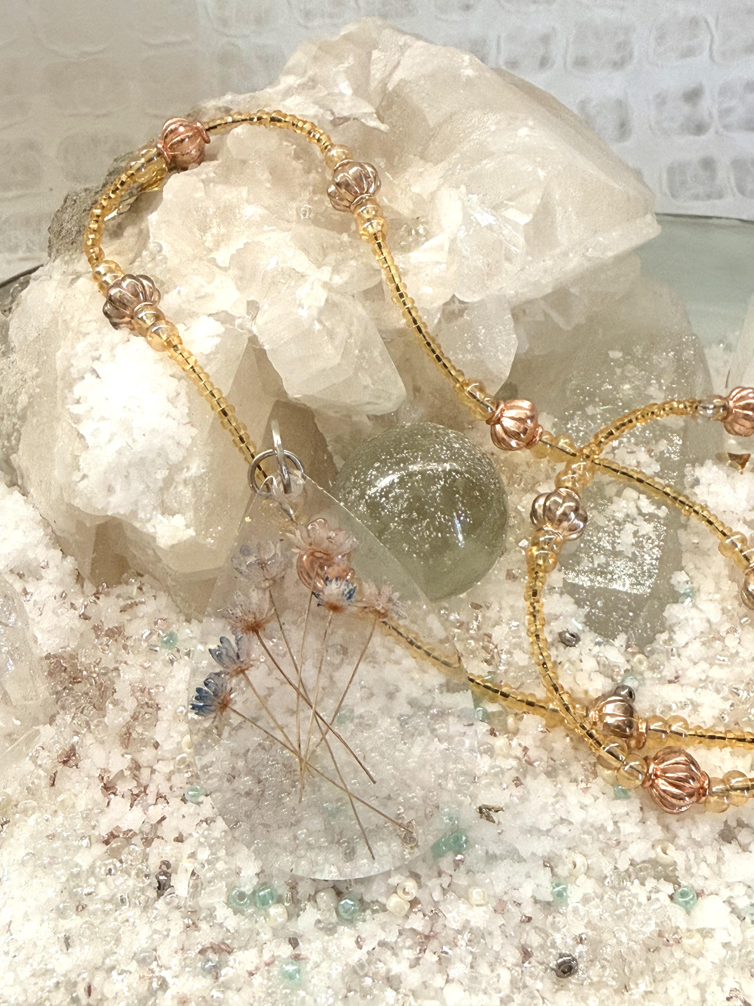 Hand-Crafted Dried Flower Resin Pendant Necklace – 20" Gold-Beaded Chain
