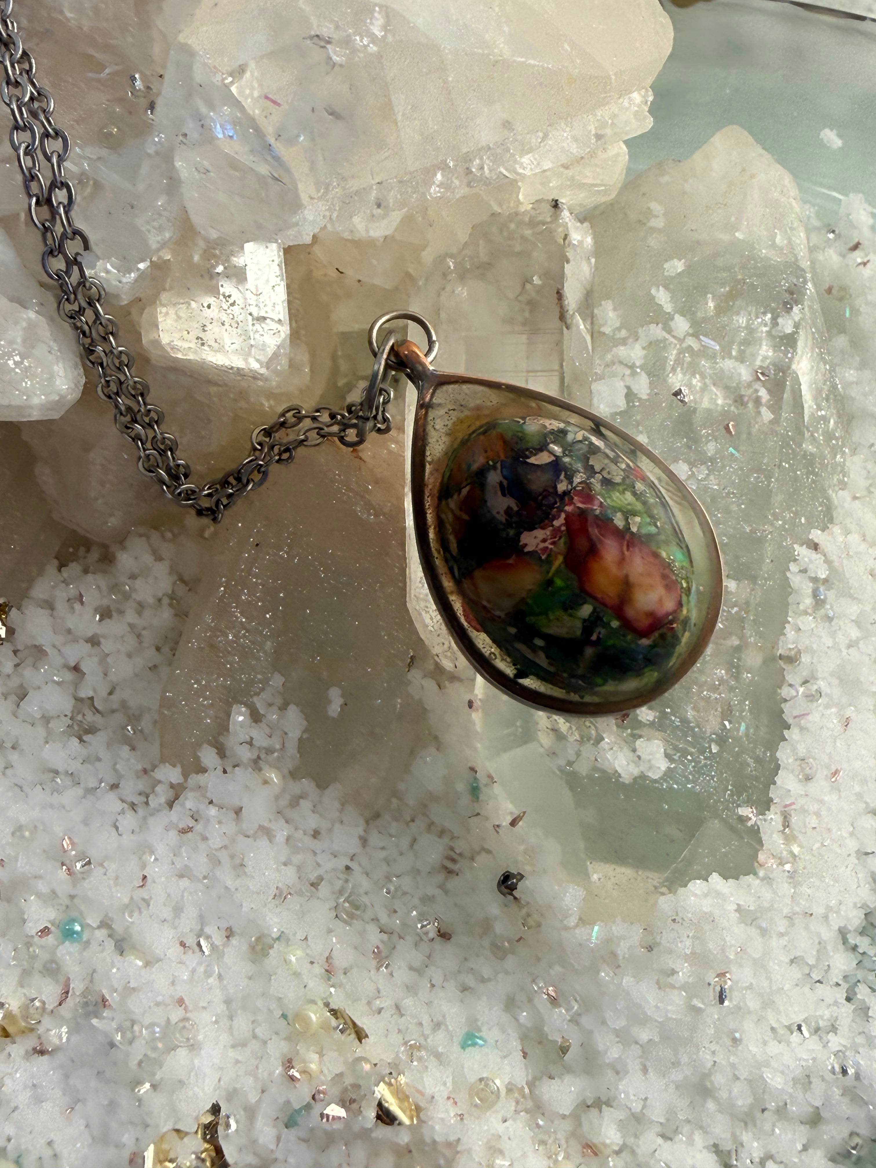 Artisan Resin Pendant Necklace with Preserved Flowers – Unique Teardrop Design with Silver Chain